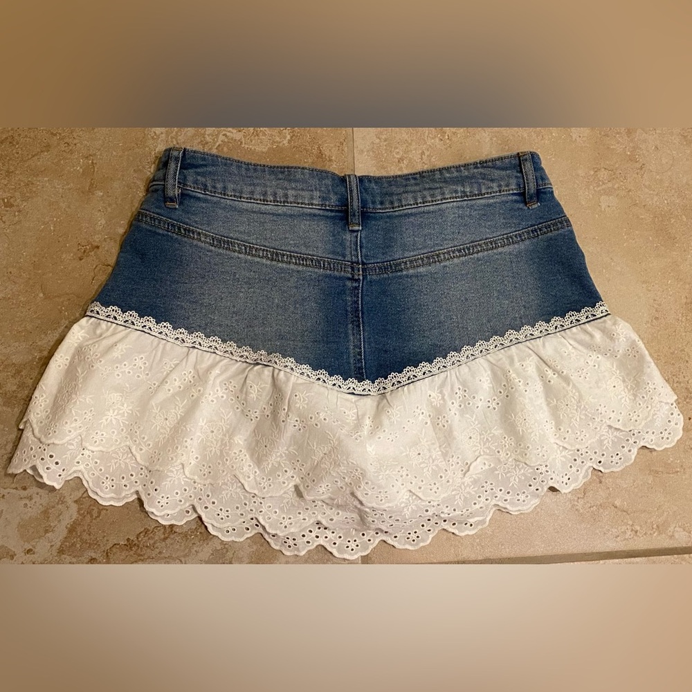 Madden NYC Blue Denim Mini Skirt With White Cotton Eyelet Lace Trim - Size S - Picture 12 of 12